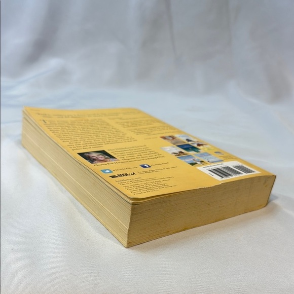 Barefoot Book by Best Selling Author, Elin Hilderbrand, Fiction, Beach Read - Picture 3 of 8